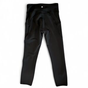 Lululemon Black cropped workout leggings with pockets on legs and waist, 6